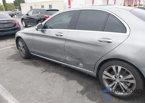 2015 Mercedes-Benz C 300 4Matic/Luxury 4Matic/Sport 4Matic z USA, uszkodzony, nr VIN 55SWF4KB6FU042647